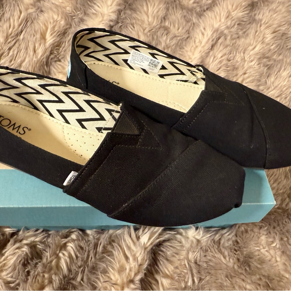 Toms Black Canvas Flats with Elastic V Insert